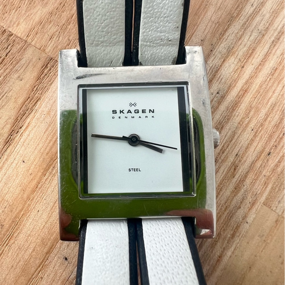 Skagen steel ladies rectangular white dial white leather dress watch NEW BATTERY